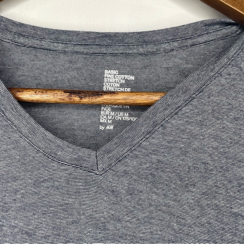 Lot of 2 Gray T-shirts Size Medium - Picture 6 of 6